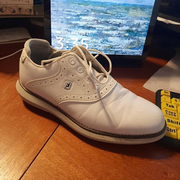 Athletic_Shoes